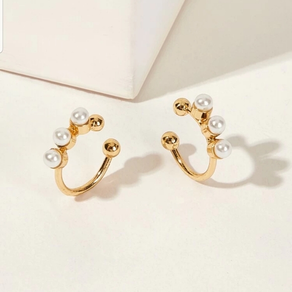 *Amanda* Cuff Earrings - Picture 4 of 4